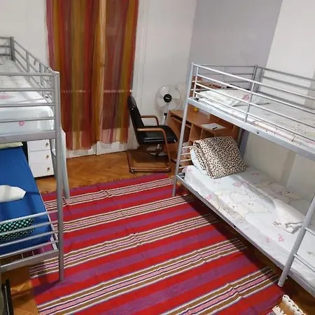 Albergue Max And Beds *